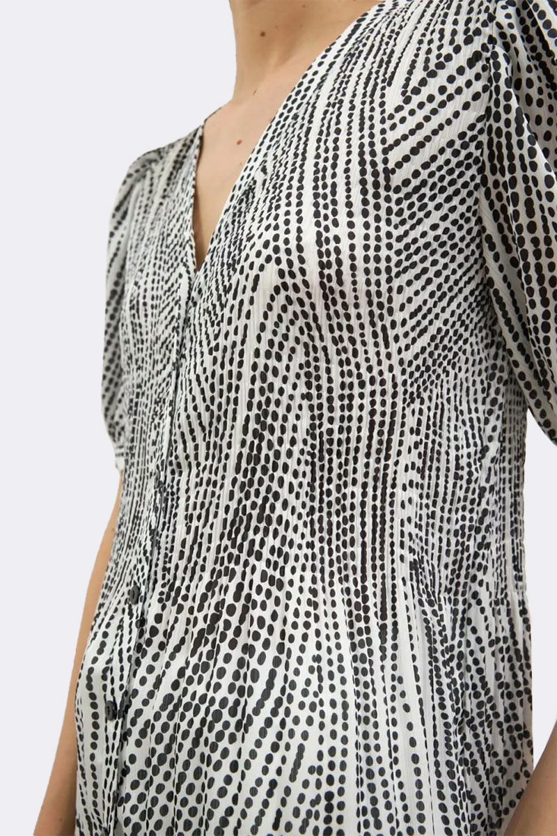 Short Puff Sleeve V Neck Shirt Black White Bachata CC37114 close